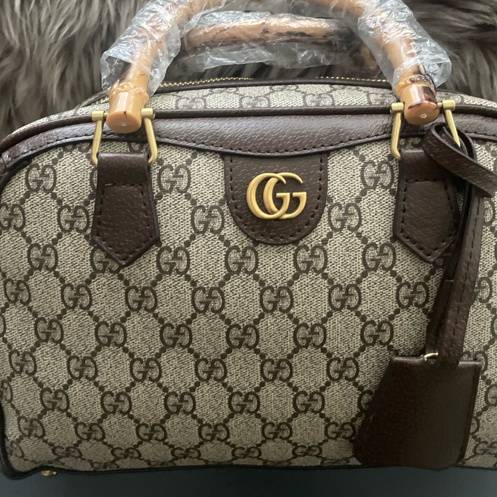 Gucci Textured bag